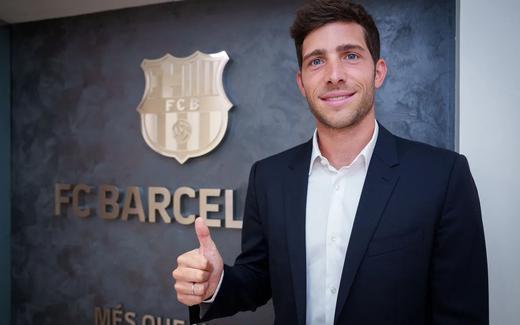 FECHADO - O Barcelona anunciou na manhã desta sexta-feira a renovação de Sergi Roberto. O lateral estava em fim de contrato e teve seu vínculo renovado por mais uma temporada, até junho de 2023. A nova multa rescisória do jogador é de 400 milhões de euros (cerca de R$ 2 bilhões).