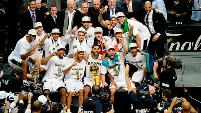 San Antonio Spurs: 5 títulos - 1999, 2003, 2005, 2007 e 2014 (foto)