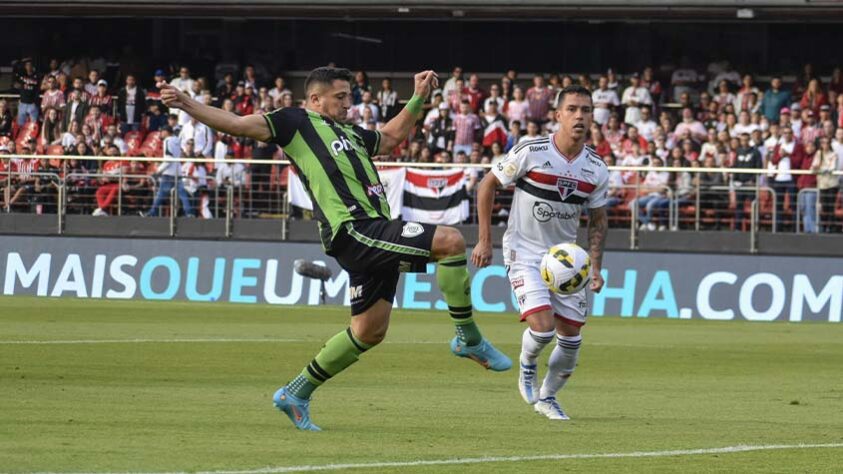 Com gol de Patrick, o São Paulo garantiu mais três pontos na tabela do Campeonato Brasileiro com a vitória por 1 a 0 em cima do América-MG, no estádio do Morumbi. Mesmo com pressão da equipe adversária, o Tricolor paulista conseguiu controlar a partida e romper sequência de empates que enfrentava. Veja as atuações dos jogadores. (Por Izabella Giannola). 