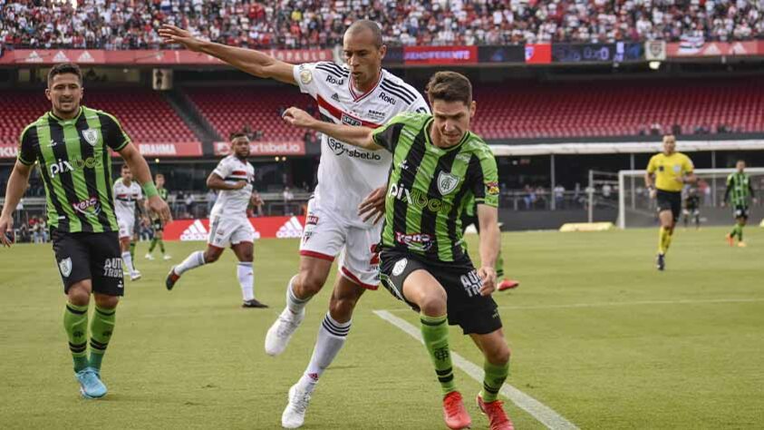  América-MG: Sobe - Aloísio - O “Boi Bandido” colocou o São Paulo em perigo em diversos momentos. Assustou a defesa do Tricolor paulista e criou boas chances. Desce - Patric - Falhou no lance que originou o gol de Patrick. 