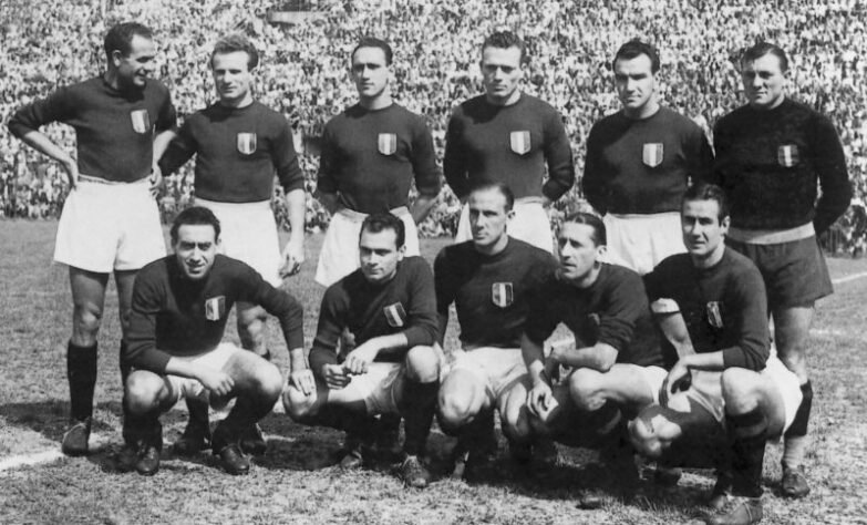 Na época, o Torino era chamado de "Il Grande Torino", sendo considerado a melhor equipe do futebol italiano. No ano seguinte, porém, o time passou por uma tragédia que mudou de vez o futuro do clube: 18 jogadores da equipe morreram em um acidente aéreo, em 1949, quando estavam a beira de conquistar o quinto título italiano consecutivo.