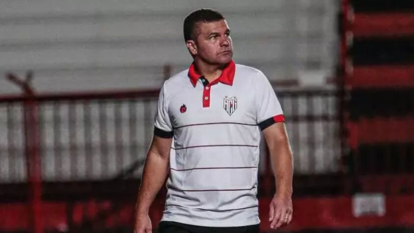 Umberto Louzer (Atlético-GO) - Foi sucedido pelo técnico Jorginho.