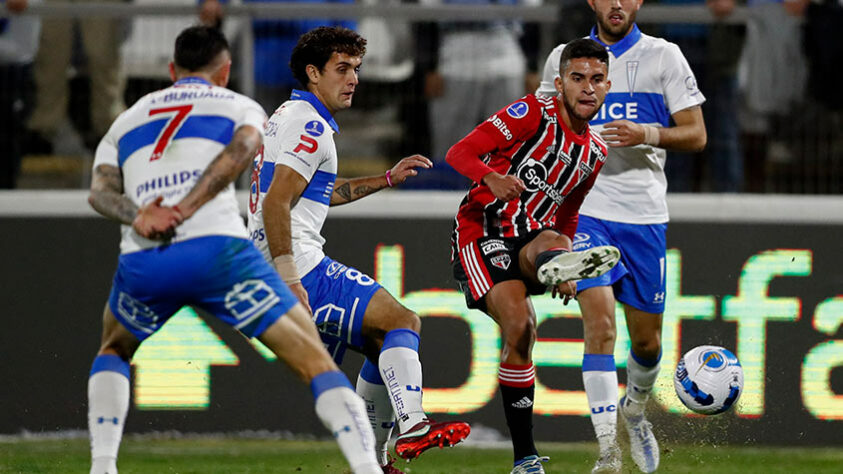 Universidad Católica: Sobe - Zampedri - Presente no setor ofensivo, foi o responsável por abrir o placar para a Universidad Católica, além de ter pressionado o Tricolor e ajudado a criar algumas chances. Desce - Isla - Praticamente deu assistência para Luciano em seu primeiro gol. Diversas falhas que favoreceram o São Paulo em vários momentos.