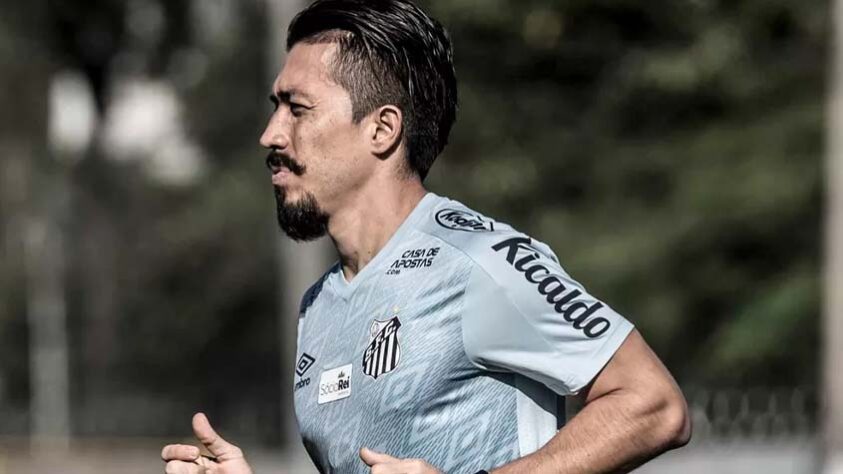 Fernando Uribe - Santos - Após se destacar no futebol mexicano, Fernando Uribe foi contratado pelo Flamengo, onde teve passagem irregular. Em 2019, chegou ao Santos e jogou apenas 16 partidas, sem marcar nenhum gol.