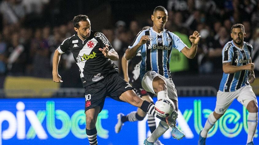 Em um jogo intenso fisicamente, Vasco e Grêmio ficaram no empate por 0 a 0 diante de São Januário lotado. Com o resultado, os cariocas seguem no G4 da Série B, enquanto os gaúchos ainda não conseguiram entrar na zona de acesso à elite do futebol brasileiro. Confira as notas dos jogadores vascaínos (Por Felipe Melo - felipeeduardo@lancenet.com.br).