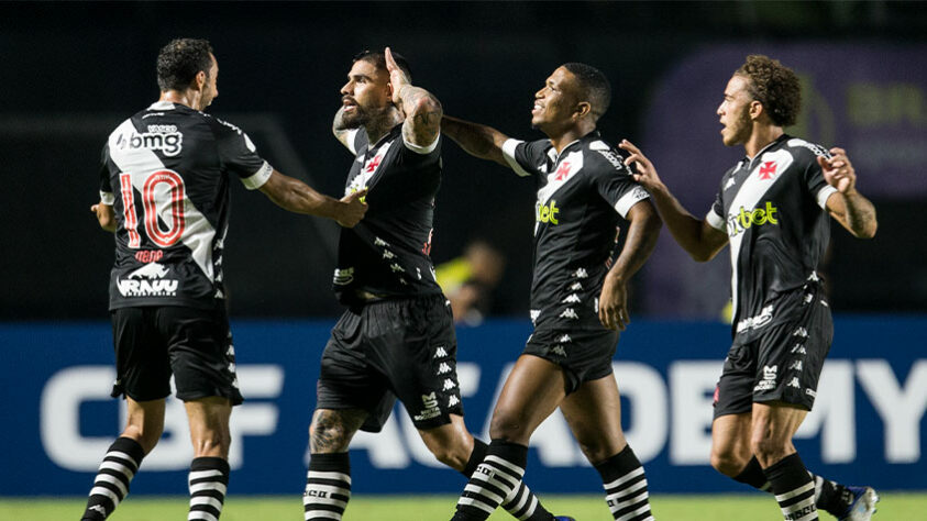 14ª rodada - Vasco 3 x 0 Operário - Quem vê o resultado final, acha que o Vasco foi dominante. Mas o placar engana. O Gigante da Colina fez uma partida muito aquém e achou três gols no final do jogo.