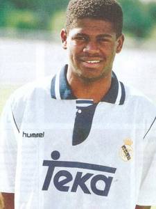 Vítor (lateral-direito) - jogou de 1993 até 1994 no Real Madrid.