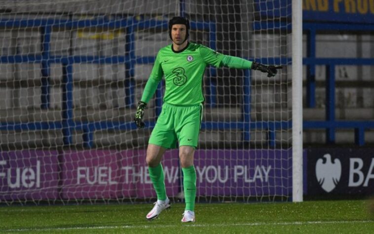 Após se aposentar em 2019, o goleiro foi inscrito pelo Chelsea na Premier League um ano depois por precaução, pois o clube temia um possível surto de covid-19 no elenco. Para ficar com ritmo de jogo, ele chegou a atuar na Premier League 2, torneio para jogadores sub-23 ou atletas que tenham estourado a idade. Na época, ele já era diretor dos Blues.