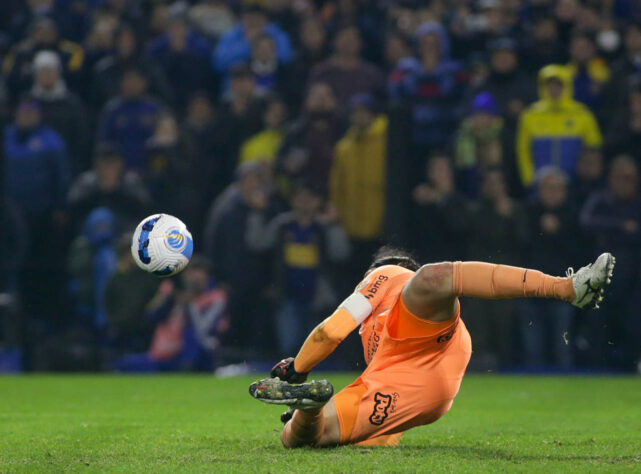 Após empate sem gols no tempo normal, Boca Juniors e Corinthians decidiram a vaga às quartas de final da Libertadores 2022 nos pênaltis. Cássio defendeu as cobranças de Villa e Ramírez, e o Timão eliminou o Boca na Bombonera. Nesse mesmo dia, Cássio completou seu 599º jogo pelo Timão, ultrapassando Zé Maria e se firmando em 4º lugar na lista de jogadores com mais partidas pelo clube alvinegro.