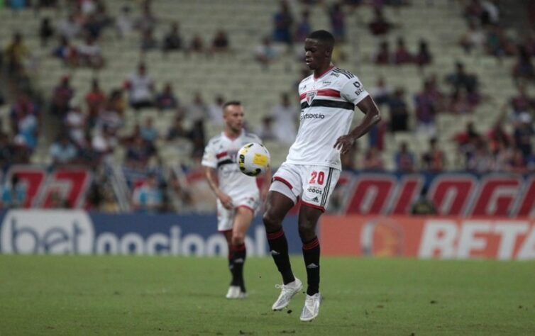 O vínculo do jogador com o São Paulo se encerra em dezembro deste ano. Não se adaptou ao sistema de Ceni e teve sua saída anunciada.