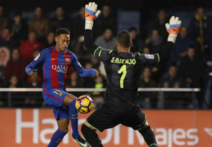 Sergio Asenjo (33 anos) - Posição: goleiro - Último clube: Villarreal - Valor de mercado: 4 milhões de euros