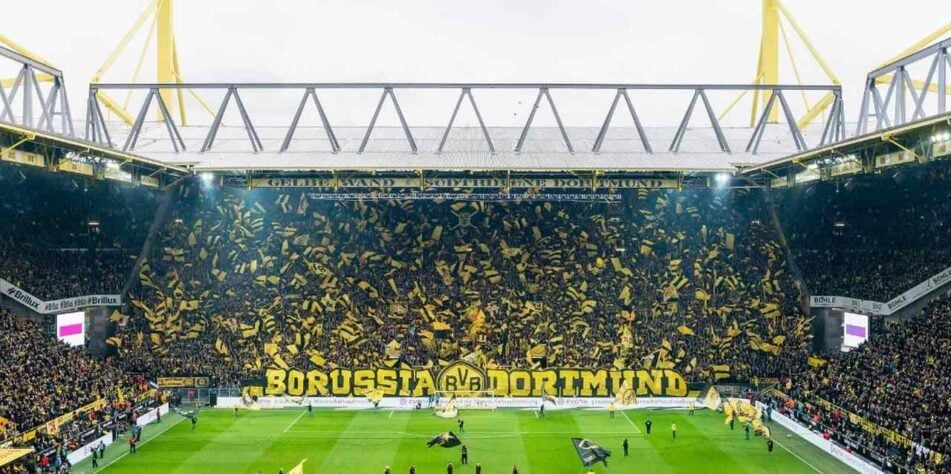 O destaque fica pela mística da "Muralha Amarela", apelido que é dado para a torcida que fica na Südtribüne (Tribuna Sul) do estádio Signal Iduna Park. A Südtribüne é a maior geral do mundo, com capacidade para 25 mil pessoas.