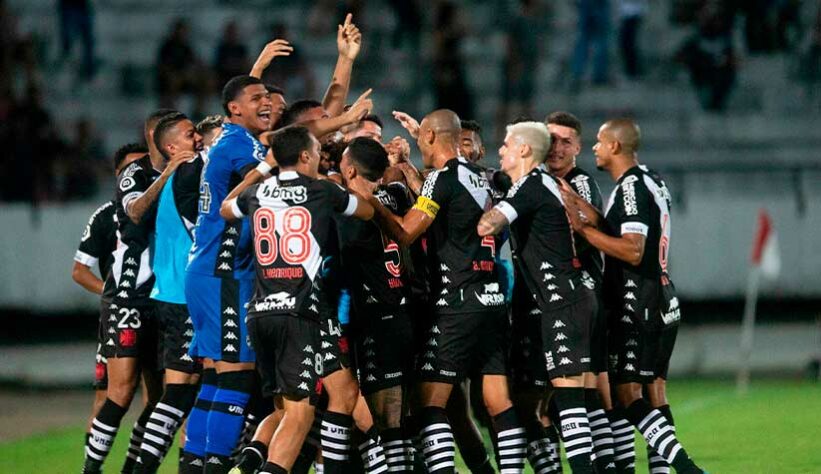 Passada metade da temporada de 2022, diversos jogadores do elenco do Vasco estão com o vínculo se encerrando com o clube. Assim, já podem assinar um pré-contrato com outras equipes. Será que algum deles cabe no seu time? Confira.