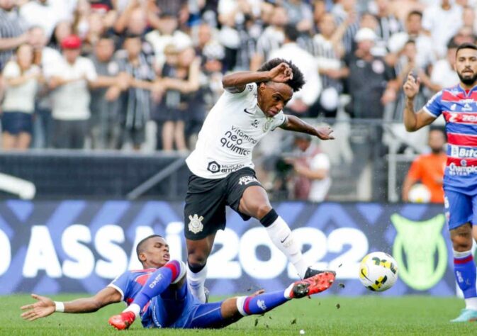 Corinthians x Fortaleza - 28 jogos (19 vitórias do Corinthians, três do Fortaleza e seis empates) - O Corinthians enfrentou o Fortaleza pelas Copas do Brasil de 2004 e 2008 e em ambas levou a melhor. Em 2004, o critério de gols marcados fora de casa deu a classificação às quartas de final ao Timão após o 1 a 1 no Castelão, da volta, combinado ao 0 a 0 na ida, no estádio do Pacaembu. Já em 2008 o encontro foi pela segunda fase do torneio, com o Time do Povo vencendo as duas partidas e avançando. 