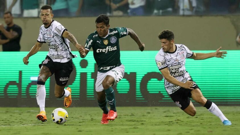 Corinthians x Palmeiras - 373 jogos (129 vitórias do Corinthians, 132 do Palmeiras e 112 empates) - Nunca houve Dérbi pela Copa do Brasil. 