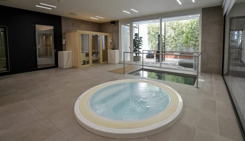 Além da academia, o centro de treinamento do clube italiano possui piscinas, tanques e banheiras para hidrocinesioterapia.