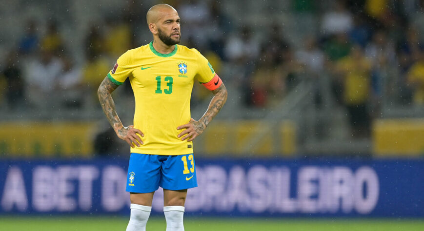 DANI ALVES (LATERAL): Sem jogos