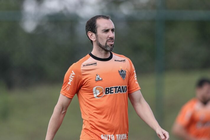 Contratado pelo Atlético-MG, Diego Godín não vinha tendo espaço no clube mineiro e pediu para ter o contrato rescindido e ficar livre para assinar com o Vélez Sarfield.  O LANCE! listou outros gringos que não se destacaram no Brasil nas últimas décadas.