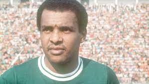 1 - Luís Pereira, o ‘Chevrolet’ lidera o ranking com certa vantagem. Durante as duas passagens que teve no Palmeiras, sendo elas de 1968 a 1975 e de 1981 a 1984, o defensor e capitão marcou 36 gols.