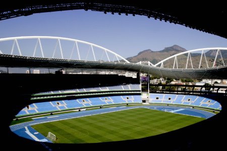 Nilton Santos (Engenhão) - localizado no Rio de Janeiro, Rio de Janeiro. Capacidade: 46.000 espectadores.