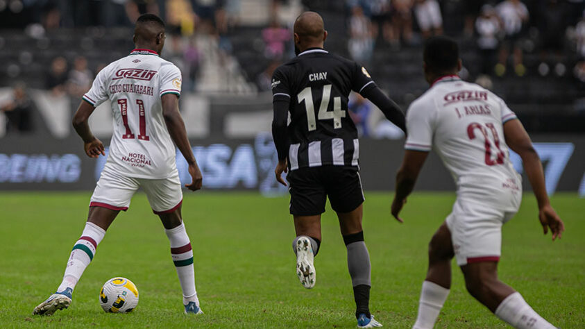 O Botafogo perdeu por 1 a 0 num jogo em que atacou pouco e não segurou a pressão do Fluminense. Chay e Luís Castro (que esteve representado por Vitor Severino à beira do campo)receberam as notas mais baixas. Veja a seguir as notas do LANCE! (por Felippe Rocha).