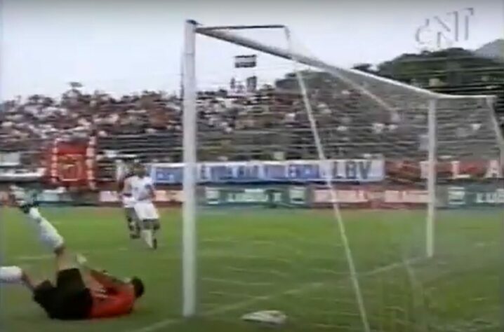 Apesar do sucesso inicial, o projeto não ganhou corpo a longo prazo e terminou em 1997. O último jogo profissional do Fla na Gávea aconteceu em 27 de abril de 1997, quando venceu por 3 a 0 o Americano (partida na imagem), pelo Campeonato Carioca daquele ano.