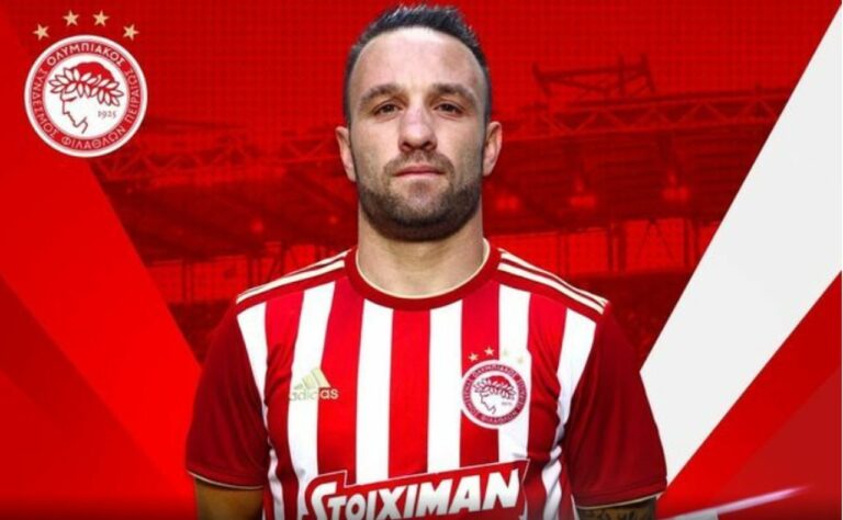 FECHADO -No clube grego desde 2019, Valbuena prolongou a duração de seu vínculo com o Olympiacos. Agora, o atleta francês permanece no clube até 2023.