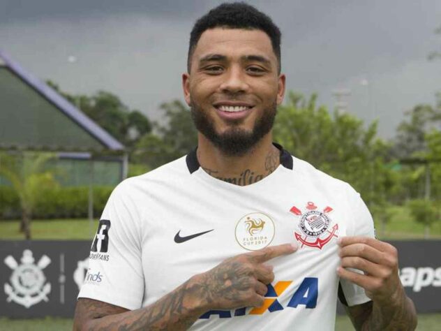 Colin Kazim-Richards - Corinthians - Atacante com passagens por Fenerbahçe, Feyenoord e Celtic, Kazim Richards foi contratado pelo Corinthians em 2017. No entanto, não teve grande sucesso na equipe paulista, com pouco mais de 30 jogos, com dois gols marcados.