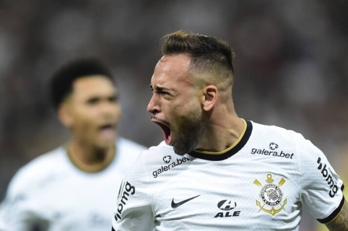 PODE SAIR - Maycon – O camisa 5 está emprestado ao Corinthians até o final do ano, mas por uma cláusula no acordo, o atleta pode ser vendido pelo Shakhtar Donetsk, clube detentor dos direitos do meia, antes desse período. O Timão possui prioridade na compra, mas caso a equipe ucraniana receba uma oferta por Maycon na janela, o desejo do jogador em permanecer ou não no clube do Parque São Jorge até o final do ano será imperativo.