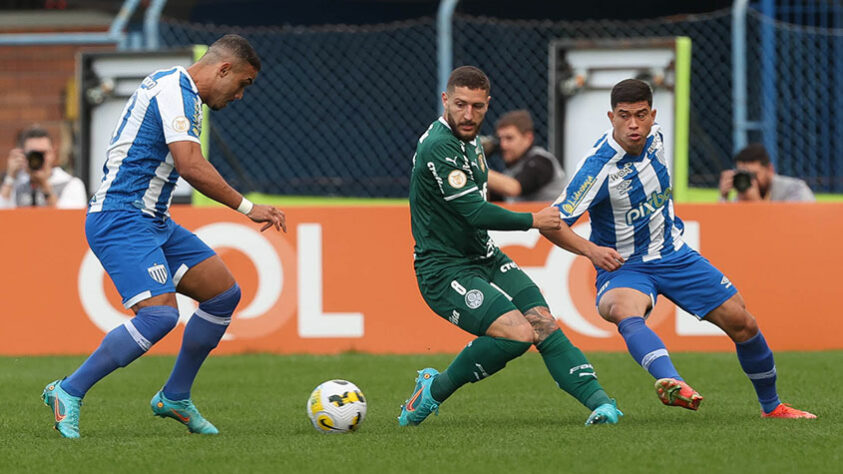 AVAÍ (Sobe e desce) - SOBE: Jean Pyerre - Entrou no segundo tempo, marcou um golaço de falta e garantiu o empate para o Avaí / DESCE: Bressan - Cometeu pênalti infantil, pois abriu o braço e obstruiu a passagem da bola em chute do jogador do Palmeiras.