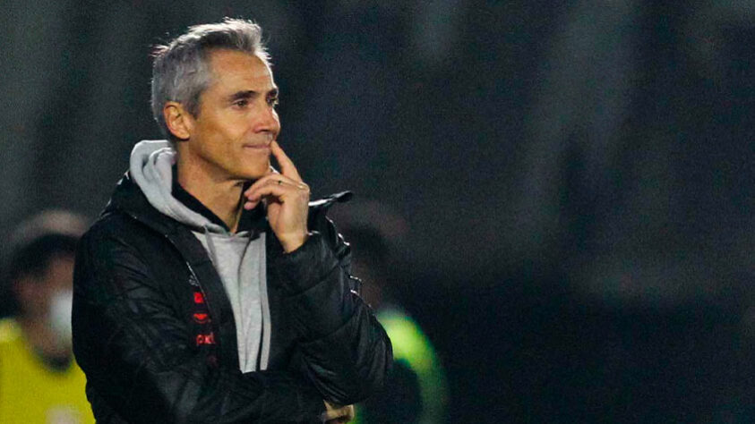 ESQUENTOU ­- Ex-treinador do Flamengo, Paulo Sousa tem um novo provável destino. Segundo o jornal ‘O Globo’, o português foi procurado pelo Olympiacos, da Grécia, para ser o substituto de Carlos Corberán, que deixou a equipe no último domingo.