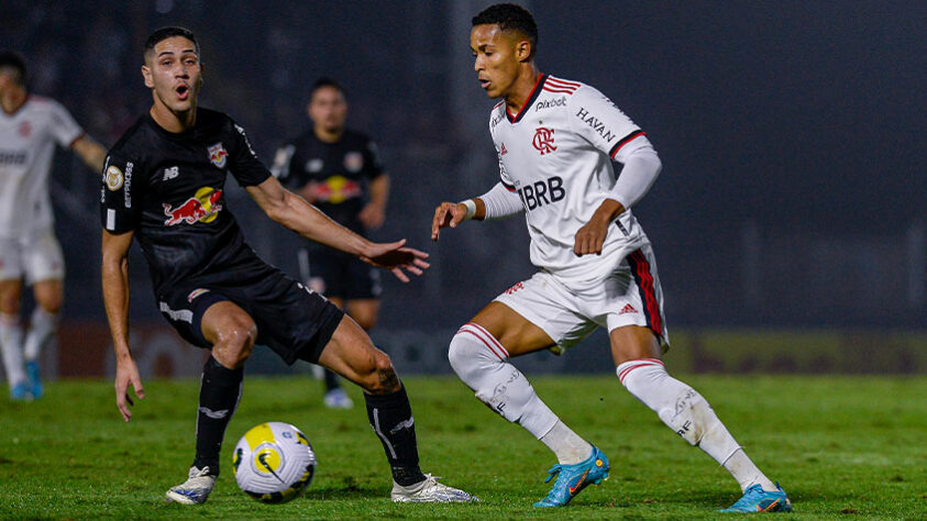 Red Bull Bragantino: Sobe – A proposta do primeiro tempo do time paulista deu certo. Não deixou o Flamengo jogar e conseguiu abrir o placar no momento em que dominava o Fla. / Desce – Luan Cândido foi expulso após dar um tapa em Matheuzinho. Poderia ter comprometido a equipe.