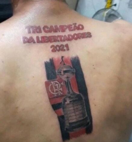 "Profeta da Nação" tatuou o tricampeonato da Libertadores do Flamengo em 2021 antes mesmo do jogo contra o Olimpia pelas quartas de final. O rubro-negro ficou com o vice para o Palmeiras.