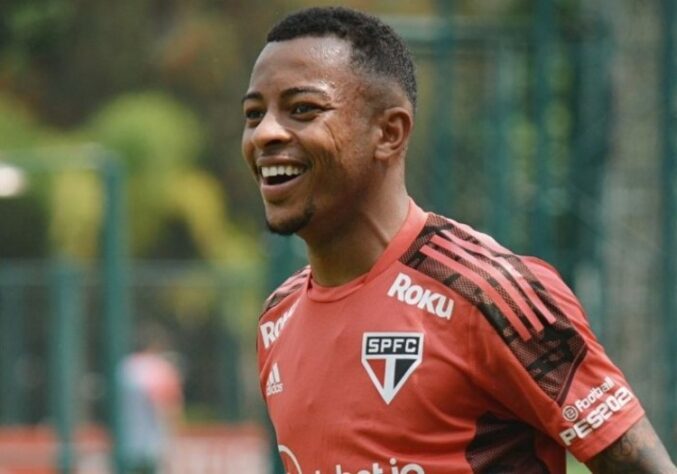 ESFRIOU - O São Paulo recusou uma proposta de 3,5 milhões de euros (R$ 19,4 milhões) do Besiktas, da Turquia, por 80% dos direitos federativos do lateral-esquerdo Welington. O LANCE! apurou que a expectativa do clube do Morumbi é receber no mínimo 7 milhões de euros (R$ 38,8 milhões) pelo jogador de 21 anos.