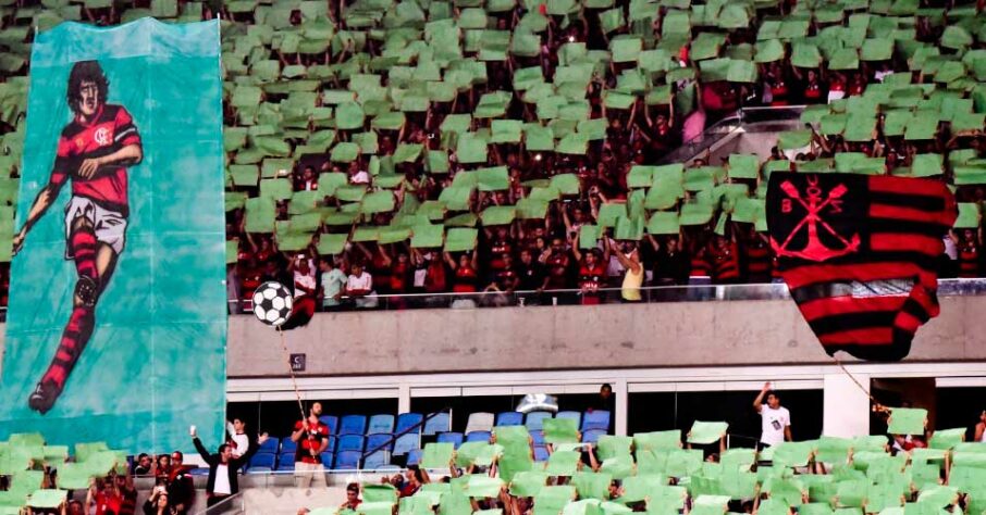 O Mosaico 3D da torcida do Flamengo em homenagem a Zico acabou virando piada para os rivais. A imagem do ídolo foi comparada ao icônico Rocky Balboa. (12/04/2017)