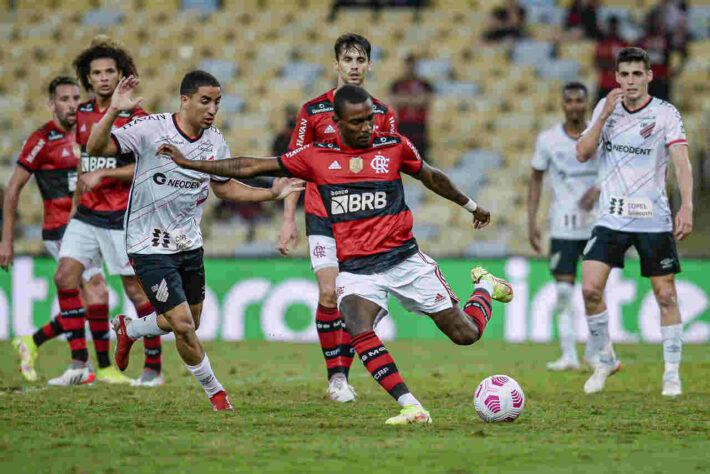 Flamengo 0 x 3 Athletico-PR: semifinal da Copa do Brasil 2021 - Após conquistar um empate “suado” na ida, o Flamengo levou a disputa em aberto para o Rio de Janeiro, na busca de vingar seu algoz de 2019. Entretanto, Nikão liderou a equipe paranaense na vitória por 3 a 0 e deixou o time carioca no caminho.