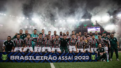 Elenco do Fluminense na foto oficial do jogo.