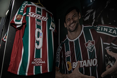 Camisa de Fred no vestiário.