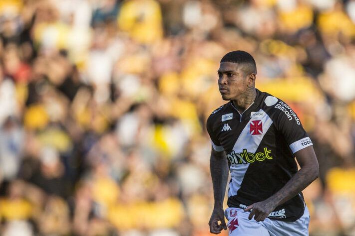 O Vasco venceu o Criciúma, no Heriberto Hülse, por 1 a 0, com gol de Raniel. O atacante foi bem, mas o volande Andrey foi o destaque. Confira as notas. 