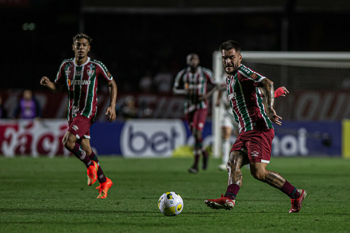 ESFRIOU - O elenco do Fluminense se reapresentou no CT Carlos Castilho, na última segunda-feira, porém não contou com Nathan. Apesar do acordo estar bem encaminhado com o Atlético-MG para a renovação do empréstimo por mais um ano, o pai do jogador, que cuida da carreira do meia, ainda não definiu em que clube ele atuará nesta temporada. A informação foi inicialmente divulgada pelo "Jornal Extra".