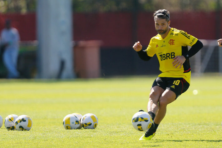 Com dores na coxa, ele desfalcou o Flamengo contra o Juventude, mas está recuperado e volta a ficar à disposição de Dorival Júnior.