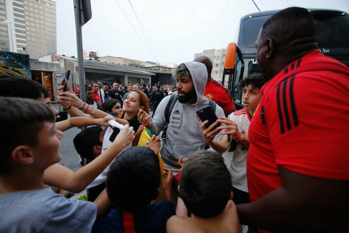 Sem dúvida, o mais festejado foi Gabigol. O ídolo rubro-negro deu atenção às crianças com autógrafos e fotos.