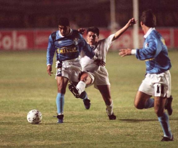 Sérgio João fez sua carreira na Bolívia. Por lá, ele passou por equipes como Bolívar, Jorge Wilstermann e Indepediente Petrolero.  Também jogou no América de Cáli, da Colômbia. 