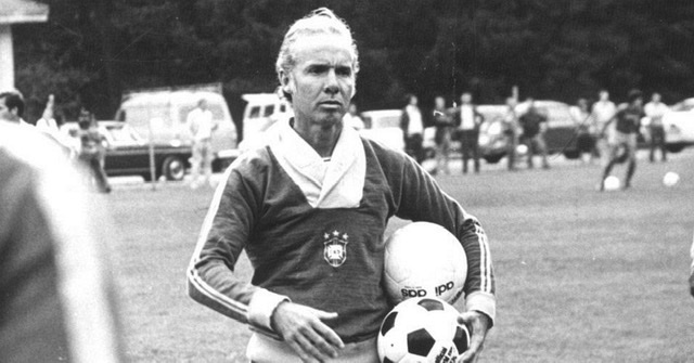 Zagallo foi chamado para treinar a Seleção em 1969, após a queda de João Saldanha. O treinador havia iniciado sua carreira como técnico no Botafogo em 1966. O Brasil se consagrou campeão mundial em 1970.