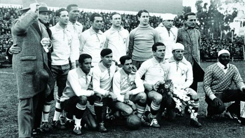 Copa do Mundo 1930 (Uruguai) - Estreia: Brasil 1 x 2 Iugoslávia - Gol: Preguinho.