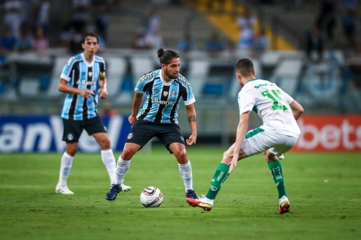 FECHADO! - O meia Martín Benítez será o próximo reforço do América-MG na janela de transferências do meio de ano. Com pouco espaço no Grêmio, o argentino defenderá o time mineiro por empréstimo até o fim de 2022. 