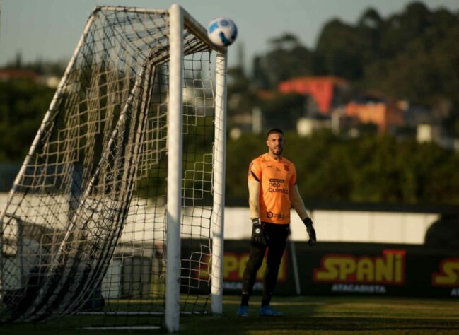 DE SAÍDA - O Corinthians confirmou a transferência do goleiro Guilherme Castellani, conhecido como 'Pezão', ao Akritas Chlorakas, time da primeira divisão do Chipre.