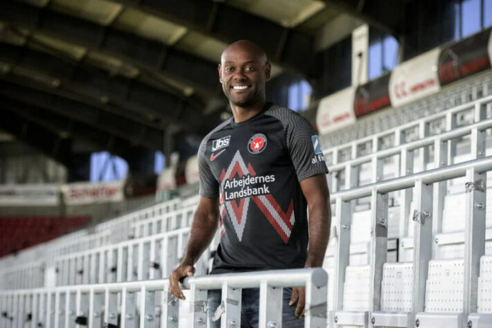 FECHADO - Vagner Love acertou com o Sport e, de acordo com o "ge", viaja nesta quarta-feira para assinar com time de Recife. O atleta chega com o status de primeiro reforço do clube na janela de transferências para a disputa da Série B.