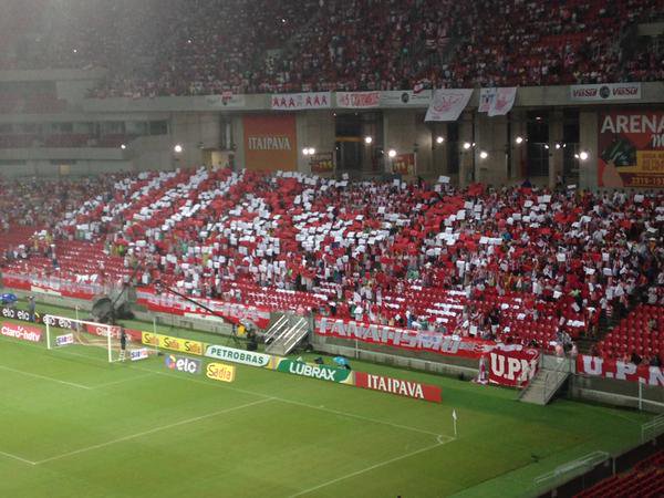 Mosaico ilegível dos torcedores do Náutico. (16/07/2015)