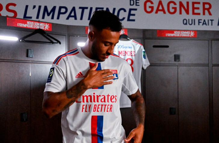 FECHADO - O Lyon confirmou o retorno de Tolisso para o clube. O meio-campista francês assinou um acordo com o time até julho de 2027.